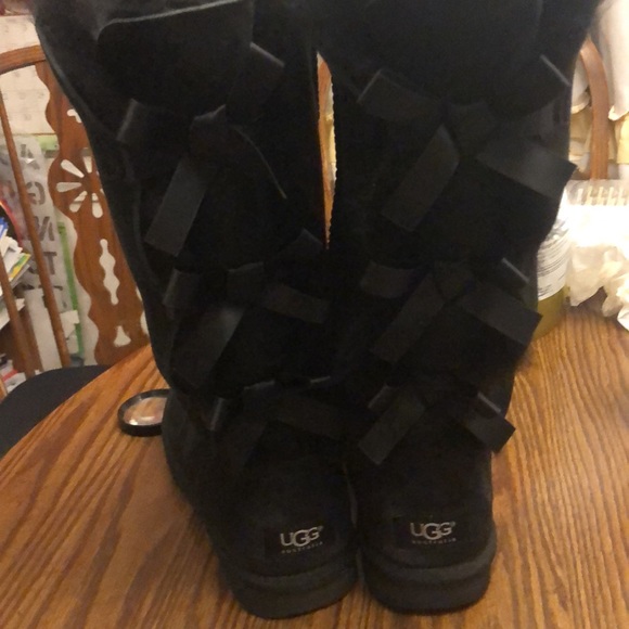 Ugg boots like new - Picture 2 of 14